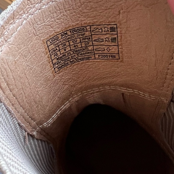 UGG Women's Faye Round Toe Suede Mid-Heel Booties - Picture 7 of 7